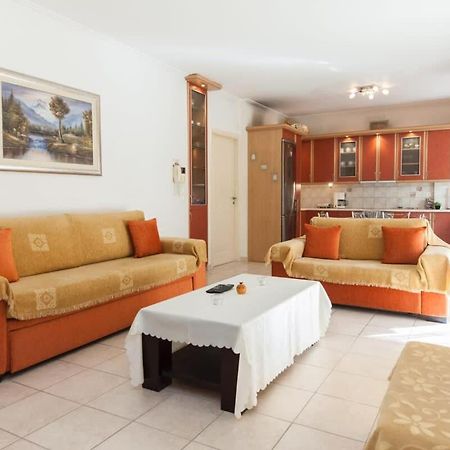 Scenic Balcony Apt In Vibrant Petralona Atenas Exterior foto